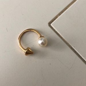 Adjustable ring with pearl